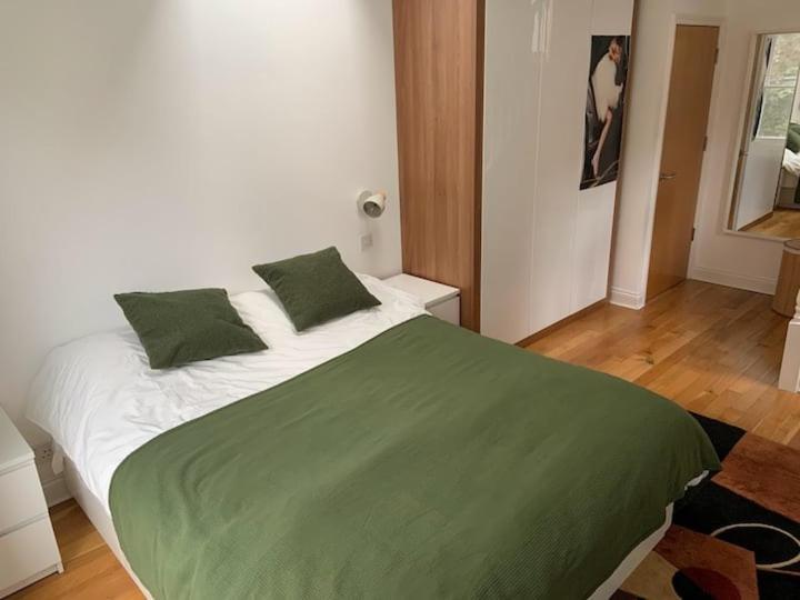 Lovely Spacious 1-Bedroom Flat In Tufnell Park Close To Central Londra Exterior foto