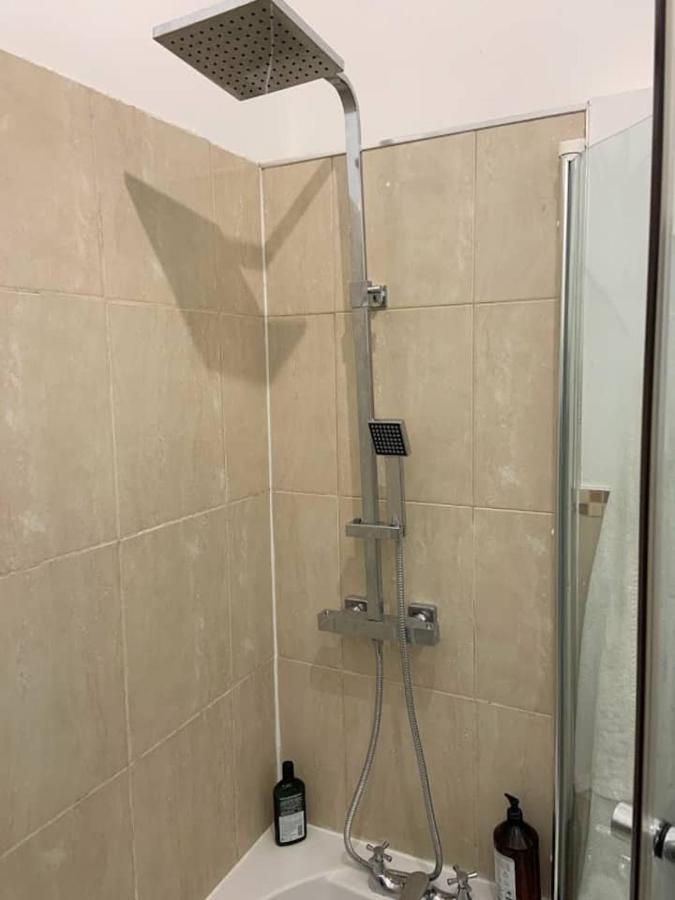 Lovely Spacious 1-Bedroom Flat In Tufnell Park Close To Central Londra Exterior foto