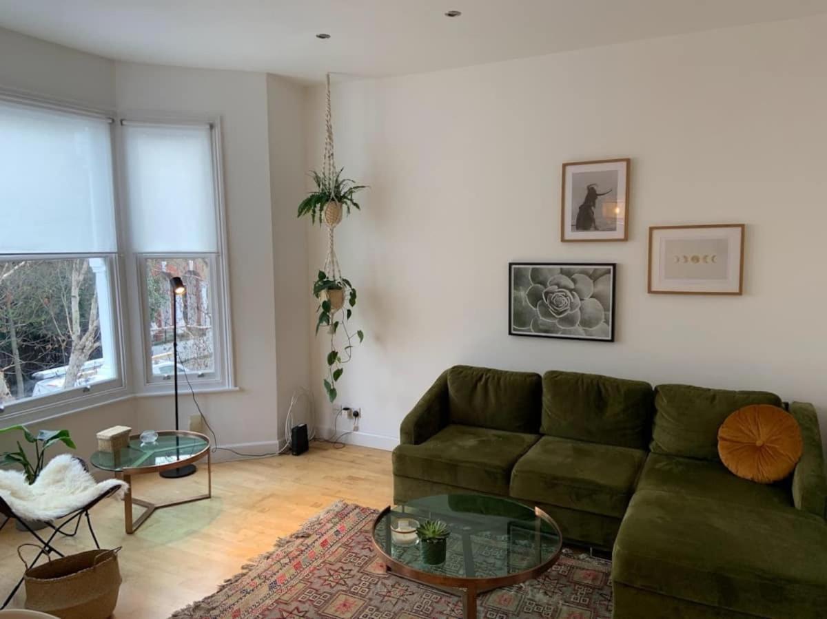 Lovely Spacious 1-Bedroom Flat In Tufnell Park Close To Central Londra Exterior foto