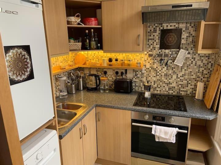 Lovely Spacious 1-Bedroom Flat In Tufnell Park Close To Central Londra Exterior foto